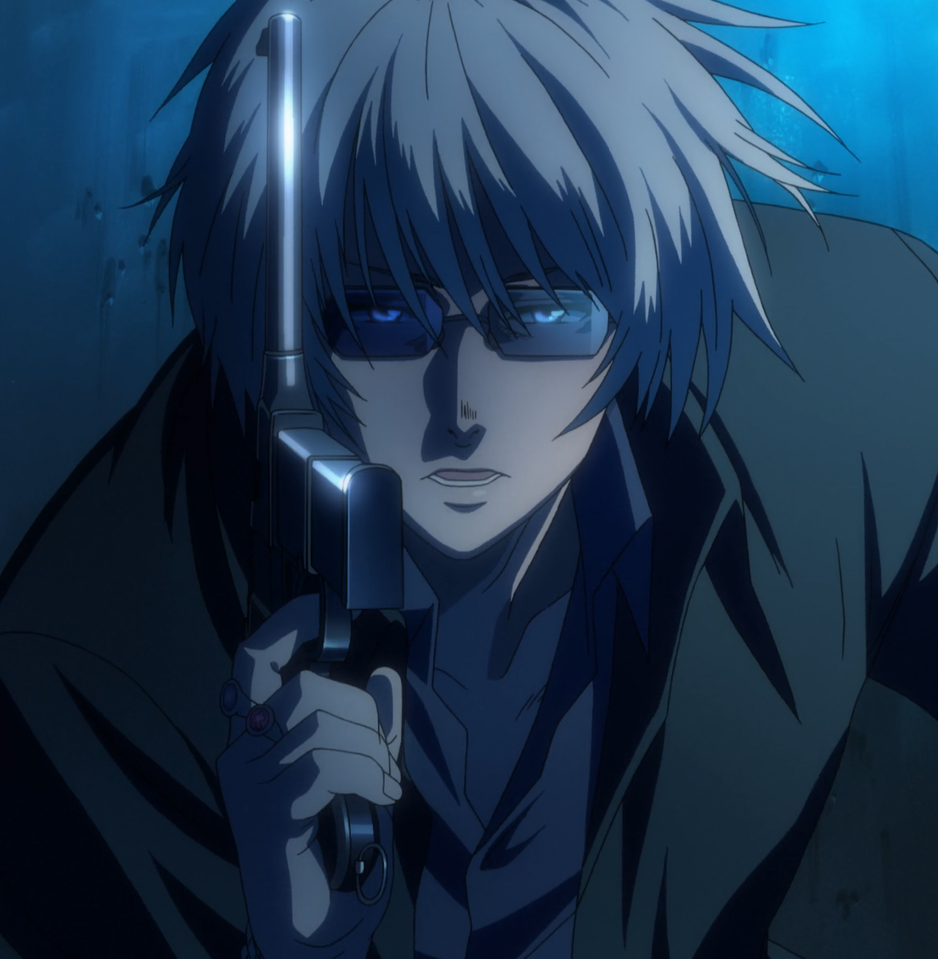 lotton holding pistol.png
